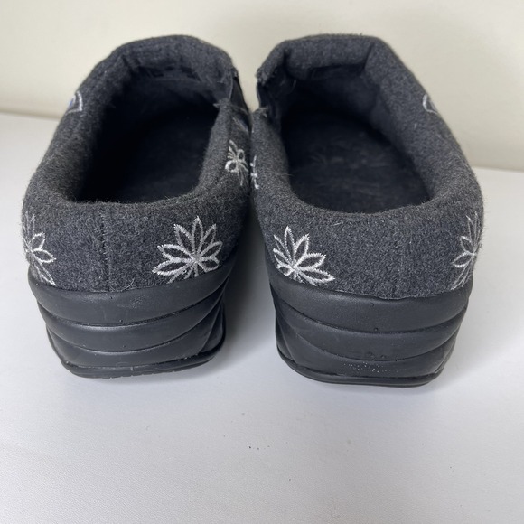 THERAFIT Women's Angela Gray Floral Embroidered Wool Clogs Comfort 9.5 Mules - Picture 5 of 7